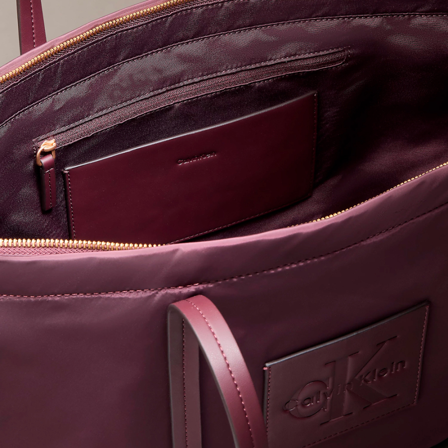 bolso-tote-con-logo-monograma-grabado