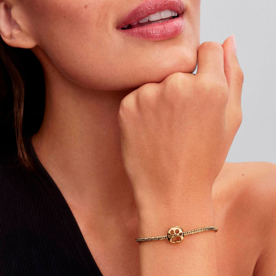 filigree-footprint-charm-768869c00 filigree-footprint-charm-768869c00