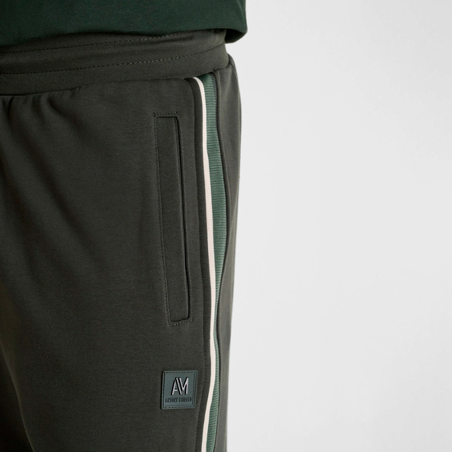 short-regular-fit-con-patch short-regular-fit-con-patch