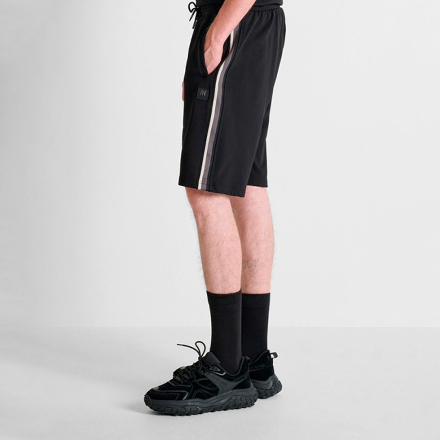 regular-fit-shorts-with-patch