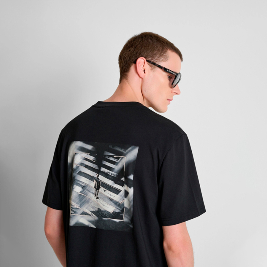 lassiges-t-shirt-mit-aufdruck lassiges-t-shirt-mit-aufdruck