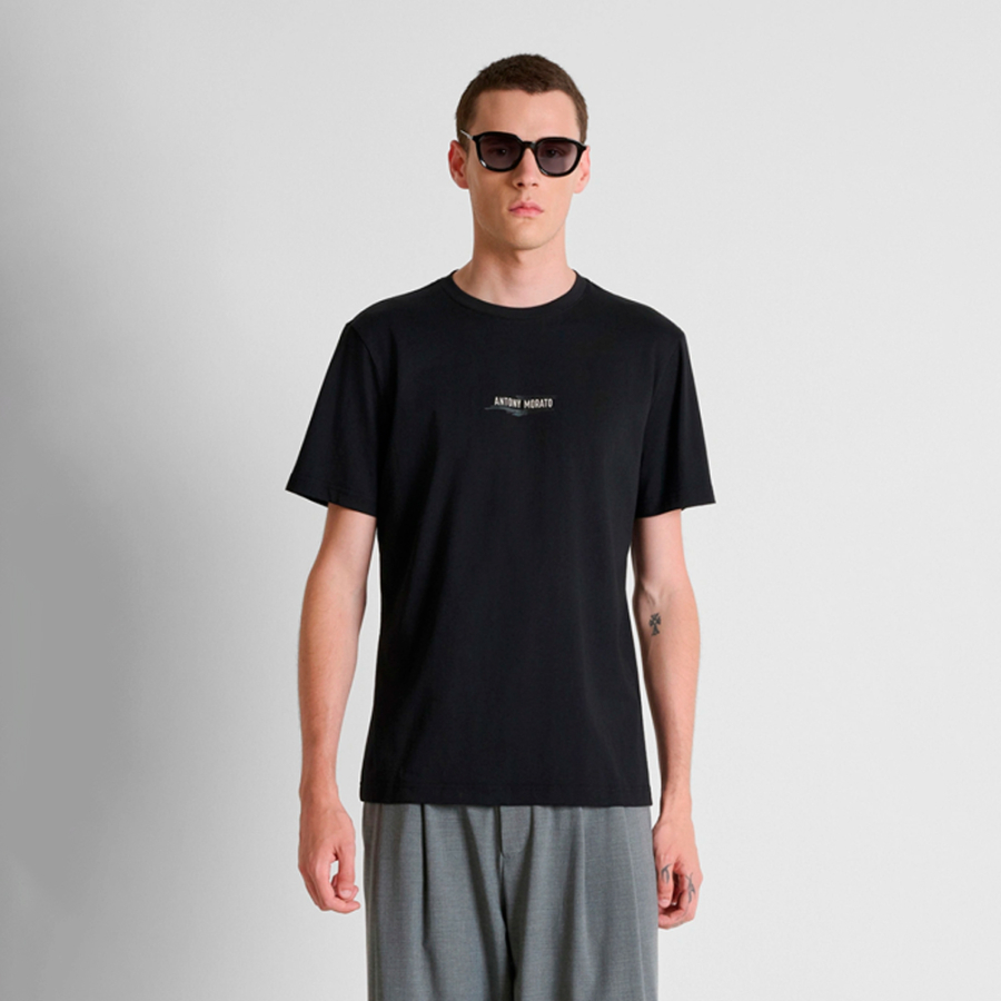 regular-fit-t-shirt-with-print-on-the-front