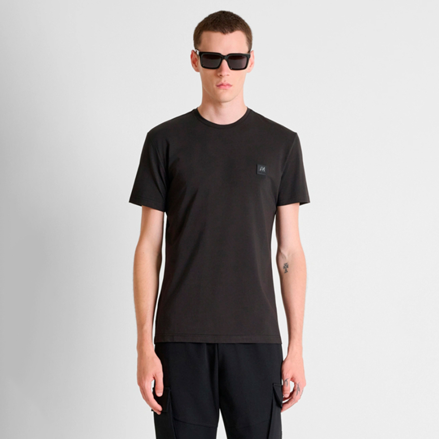 superschmal-geschnittenes-farbiges-t-shirt superschmal-geschnittenes-farbiges-t-shirt