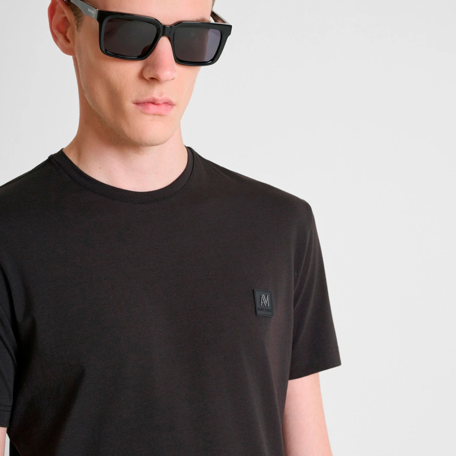 superschmal-geschnittenes-farbiges-t-shirt superschmal-geschnittenes-farbiges-t-shirt