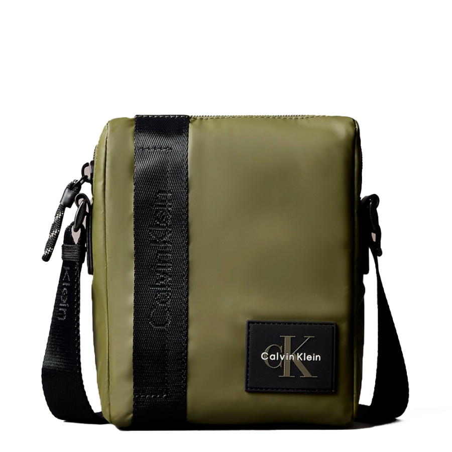 reportertasche-mit-monogramm-logo-aufnaher reportertasche-mit-monogramm-logo-aufnaher