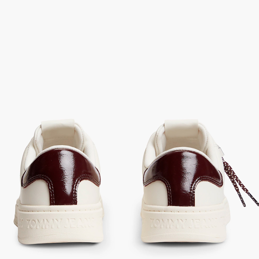 zapatillas-de-tenis-en-piel-con-logo