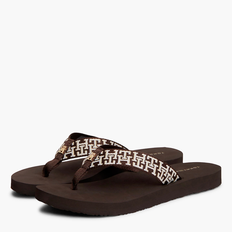 chanclas-con-tira-trenzada-y-monograma-th