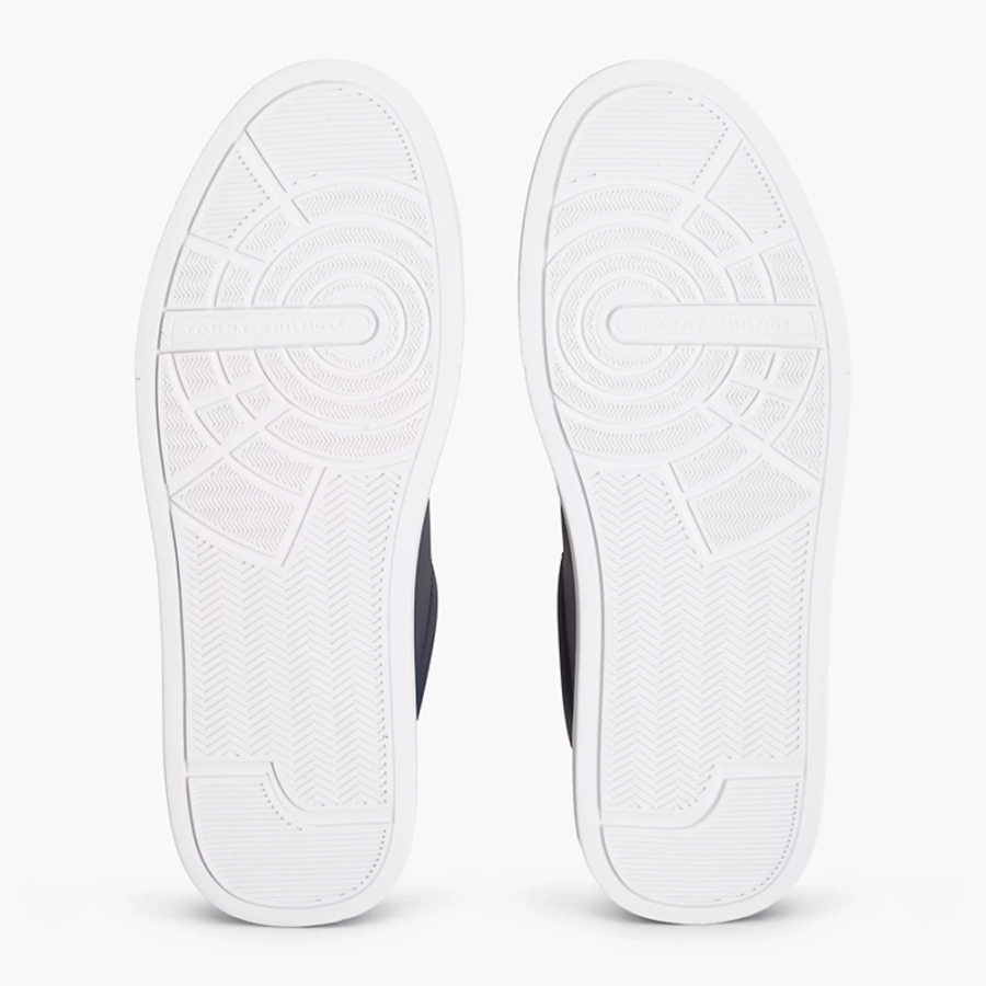 zapatillas-de-tenis-con-talon-a-contraste-en-piel