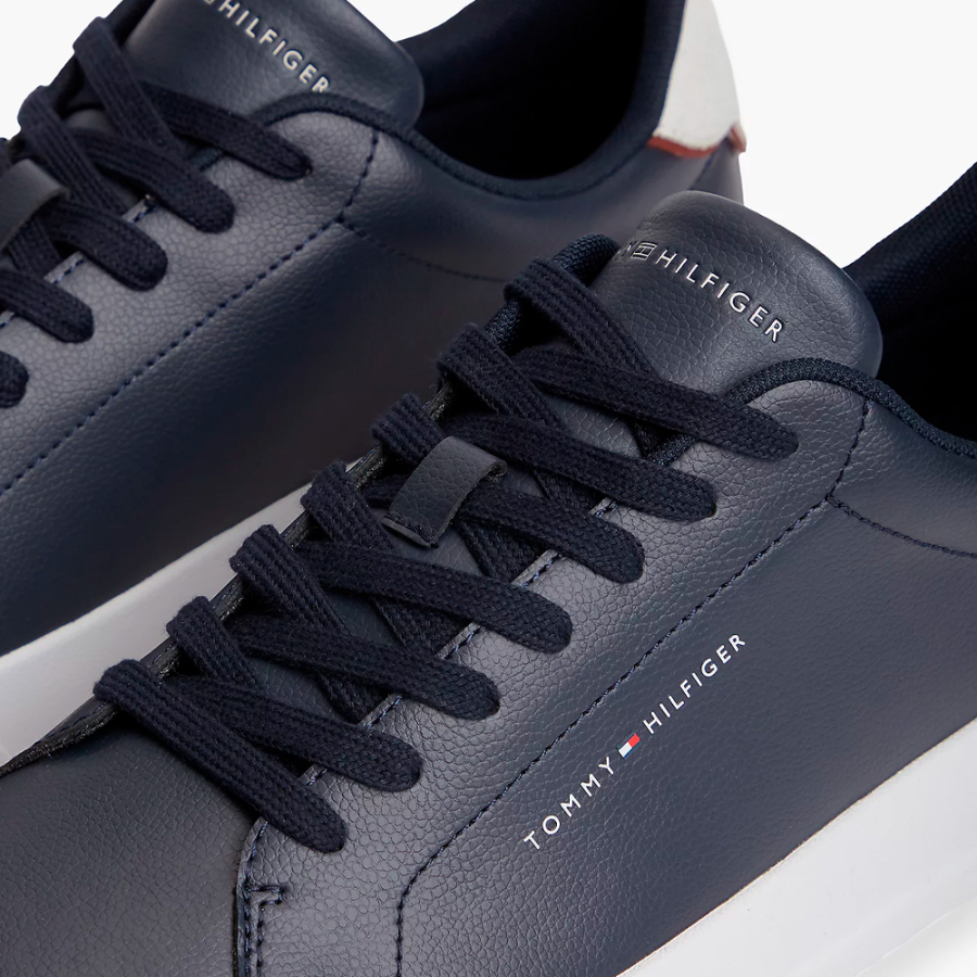 zapatillas-de-tenis-con-talon-a-contraste-en-piel