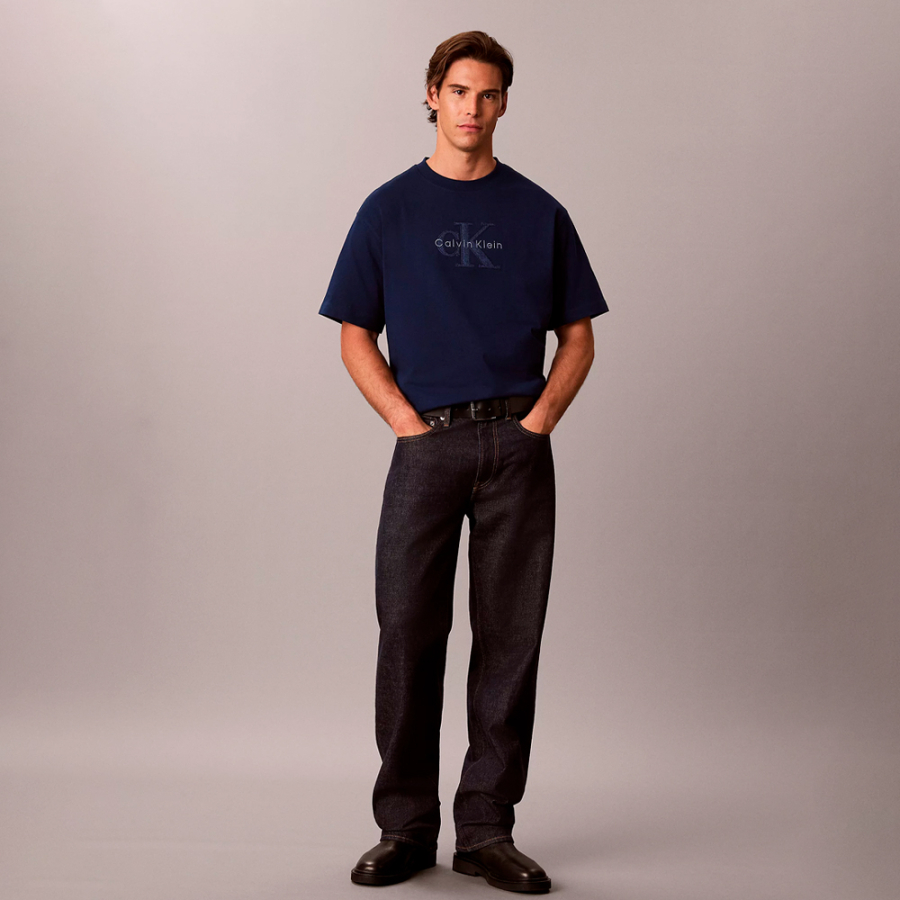 loose-fitting-t-shirt-with-logo-applique