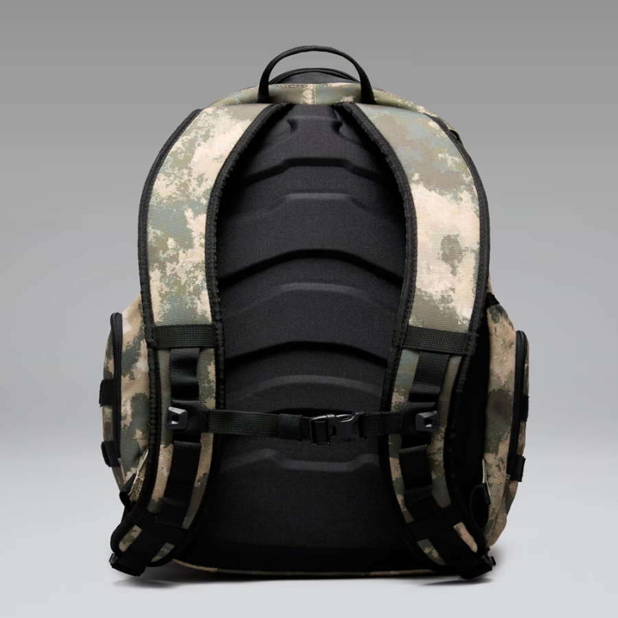 backpack-bathroom-sink