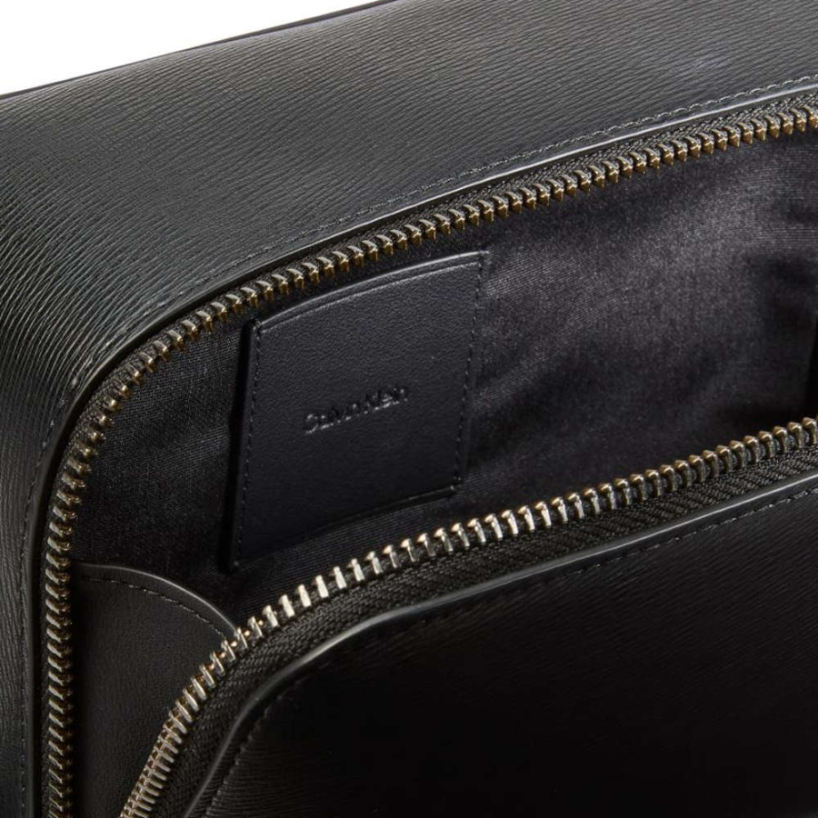 toiletry-bag-with-emblem