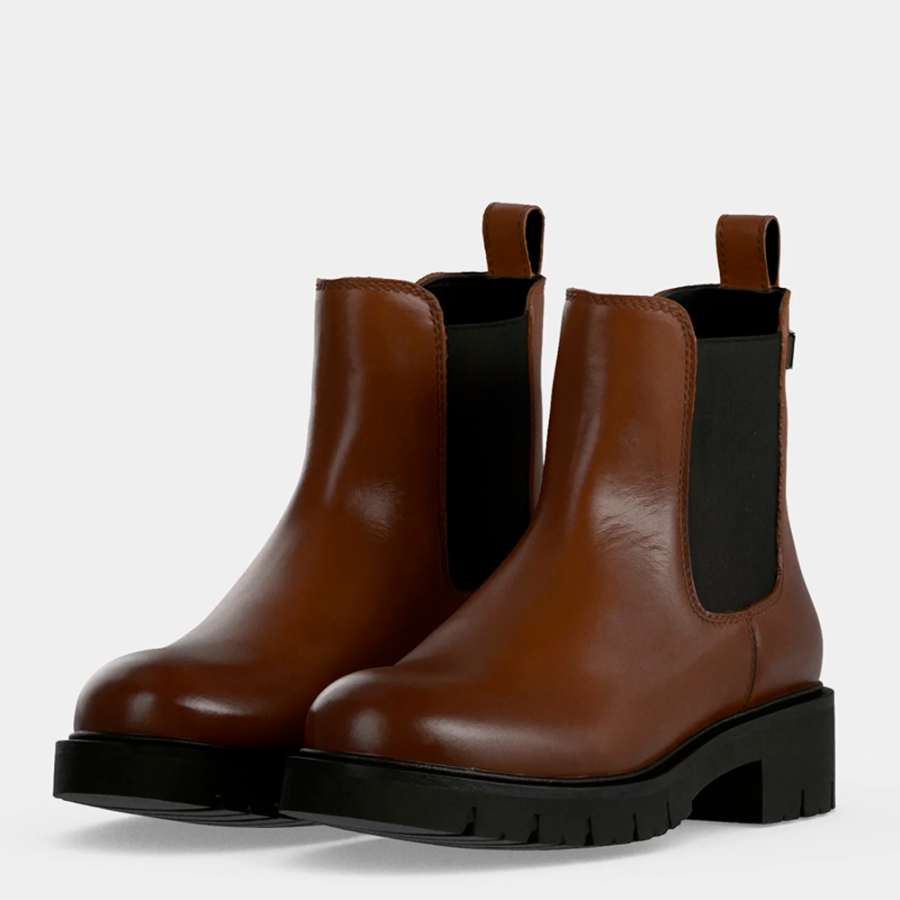 leather-chelsea-boots-with-studs
